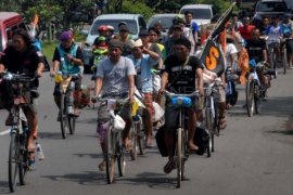 Puncak HUT-23, Pelindo III Gelar Bersepeda di Kawasan Bersejarah Surabaya