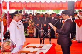 Gubernur Lantik Bupati dan Wakil Bupati Wajo 