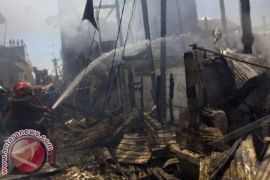 Walikota Kunjungi Korban Kebakaran  di Pasar Cidu 
