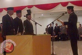 Hamzah Lantik Tiga PAW Anggota DPRD Sulbar 