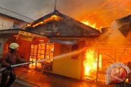 Mahasiswi Kudus Dilatih Pemadaman Kebakaran