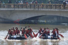 Lomba Dayung Perahu Karet