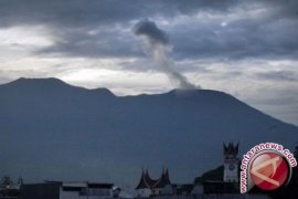 Gunung Marapi delapan kali erupsi