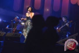 Cara Peter Gontha Taklukkan Stevie Wonder