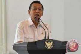 Wapres Boediono Raih Medali Universitas Leiden