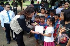 Manulife salurkan bantuan korban banjir bandang Manado