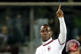 Balotelli akan menjalani operasi pangkal paha