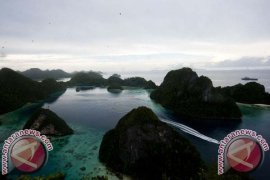 "Jangan Mati Sebelum Lihat Raja Ampat"