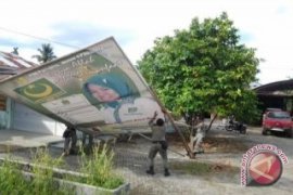 Panwas Tertibkan Algaka di Kota Tanah Grogot