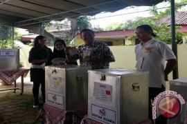 Wali Kota Yogyakarta bersepeda ke TPS