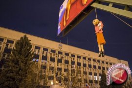 Orang-Orang Bersenjata Rebut Departemen Kepolisian di Ukraina Timur