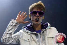  Justin Bieber Kunjungi Kuil Kontroversial Yasukuni