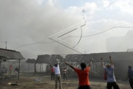 Petugas Masih Berjuang Padamkan Api Pasar Senen