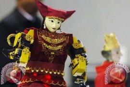 Mahasiswa Undiksha Ciptakan Alat Pembelajaran Robot Sampah 
