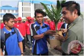 PENINGKATAN EKONOMI DENGAN BERKEBUN