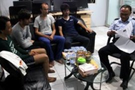 Petugas Hang Nadim Amankan Empat WN Afghanistan