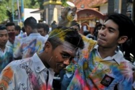 100 Persen Siswa SMA/SMK di Magelang Lulus