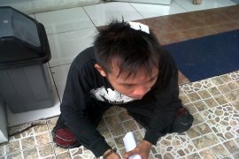 Polisi Pukuli Pendemo Di Bundaran Tugu Digulis Untan Pontianak