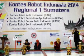 KONTES ROBOT INDONESIA Page 1 Small
