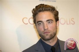  Robert Pattinson Hanya Terkenal Via "Twilight"?