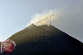 Objek wisata tutup, letusan freatik Merapi akibatkan hujan abu