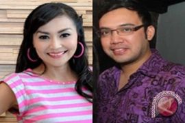 Tessa Kaunang Isyaratkan Pisah dengan Sandy Tumiwa