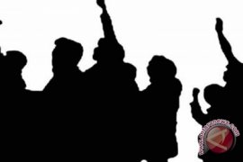 Puluhan Pekerja Segel Kantor Barito Permai Pangkalpinang