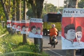 Bawaslu Madiun Tertibkan APK Caleg Langgar Aturan