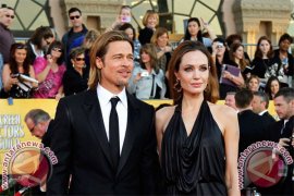 Brad Pitt Buka-Bukaan Soal Kejadian di Karpet Merah