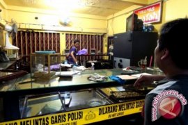 Polisi Tembak Pembobol Toko Emas 