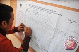 Tim Prabowo-Hatta desak KPU serahkan hasil rekapitulasi 
