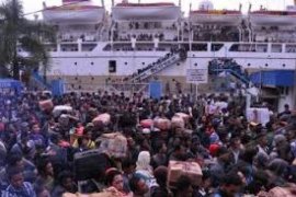 Pemudik dari Merak Padati Pelabuhan Bakauheni