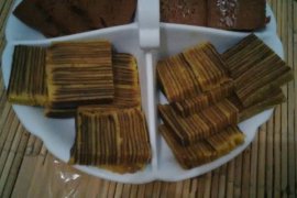 Lontong Sayur dan Kue Lapis Khas Kuliner Lebaran Sambas