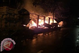 Kebakaran Di Sangeh Hanguskan Lima Warung 