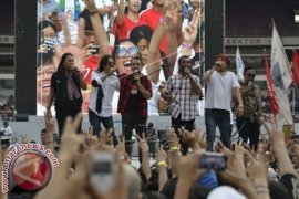 "Konser Salam 2 Jari" Keinginan Seniman Kembalikan Persatuan