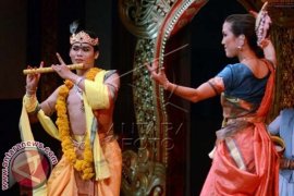 Puluhan Seniman India Hibur Pengunjung PKB