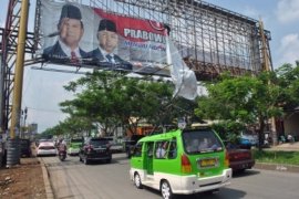 Panwaslu: Inisiatif timses turunkan atribut kampanye minim