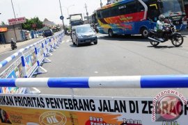 Penumpang Angkutan Laut Turun