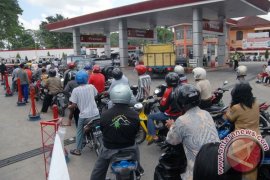 BBM Jenis Premium Langka di Padang Panjang