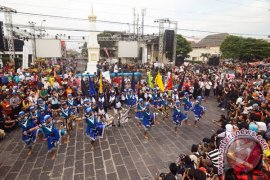 Kirab seni FKY Page 1 Small