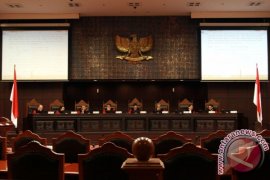 Sidang MK Tingkat Pendidikan Gubernur Papua Page 1 Small