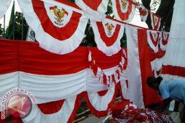 Pedagang Bendera Mulai Marak di Sejumlah Jalan 