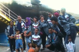 Tim Paskibraka Sekadau Kunjungi Ikon Surabaya