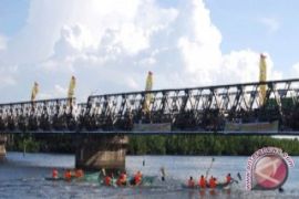 Bupati Bangka Telusuri Sungai Baturusa