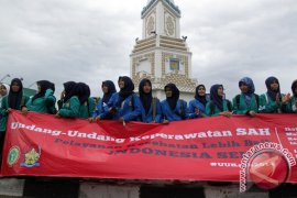 Mahasiswa Tuntut Pengesahan UU Keperawatan