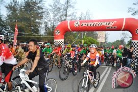 Gowes TNI pererat dengan masyarakat