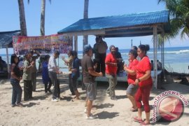 Wartawan dan Pamen Kodam XVII/Cenderawasih berjoget ria 