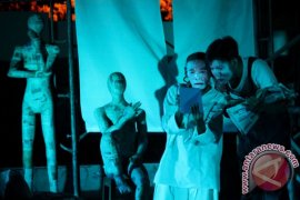 Pertunjukan Pantomim Page 1 Small