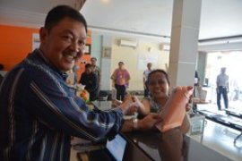 Direksi Bright PLN Batam Layani Keluhan Pelanggan