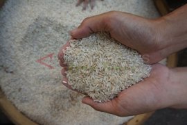 Bulog Tarik Enam Karung Raskin "Berkutu" Trenggalek